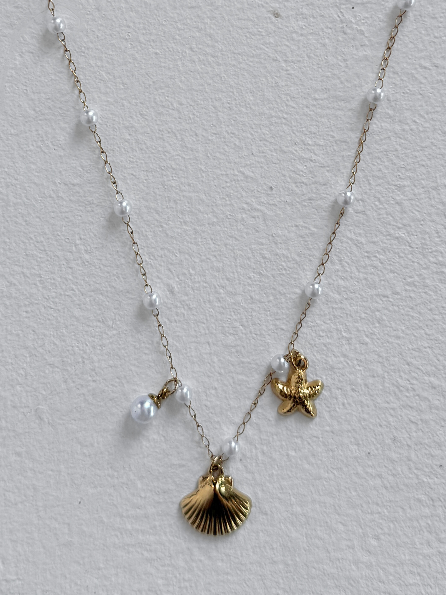 Pearl Shell Pendant Necklace