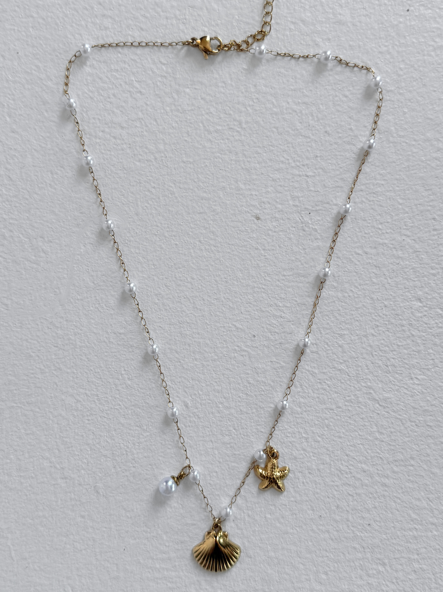 Pearl Shell Pendant Necklace