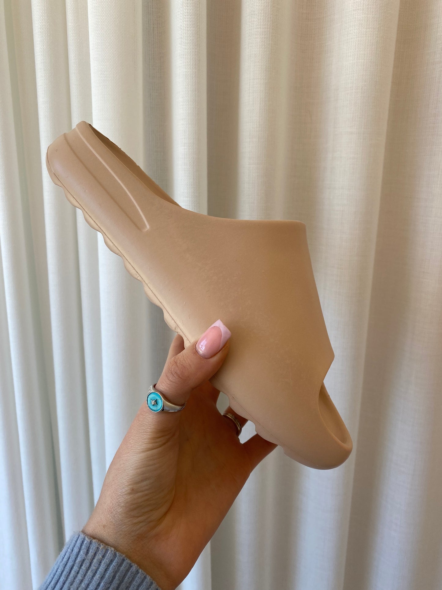 Saint rubberised sliders