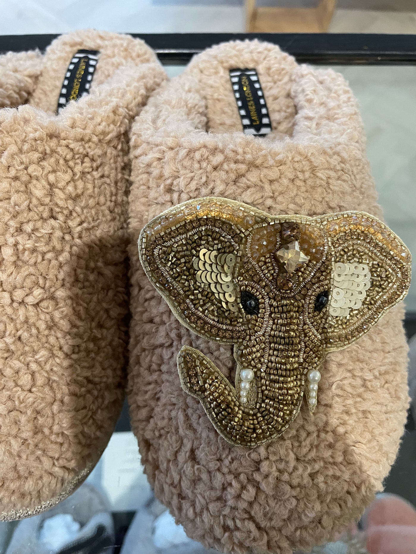 Beige closed toe elephant slippers – On The Common