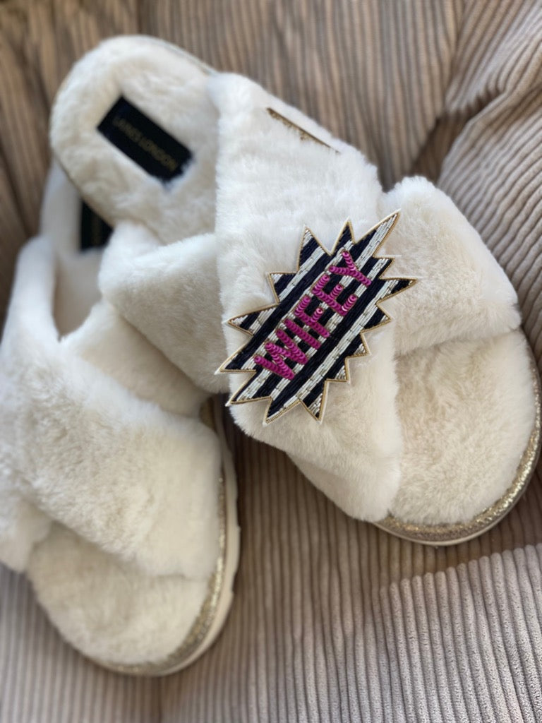 Ultralight Chic white sliders/slippers with premium pink wifey broochq