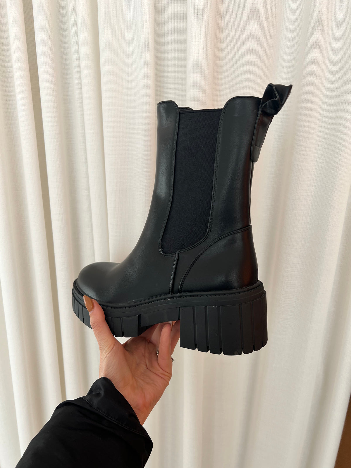 Kourtney black boot