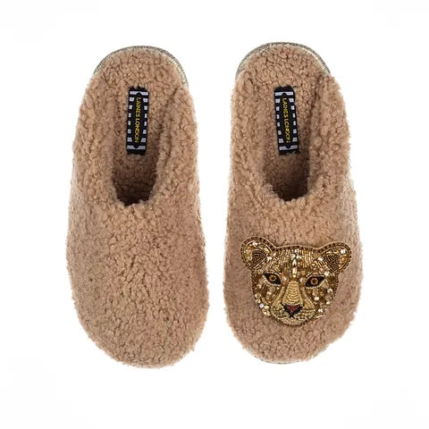 Teddy closed toe toffee slippers with lioness